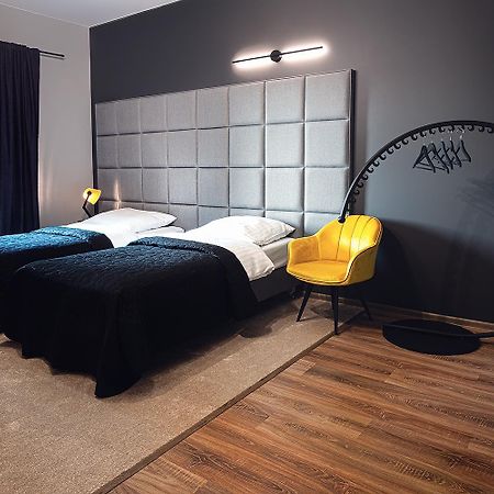 Hotel Absolwent Gostyń Buitenkant foto