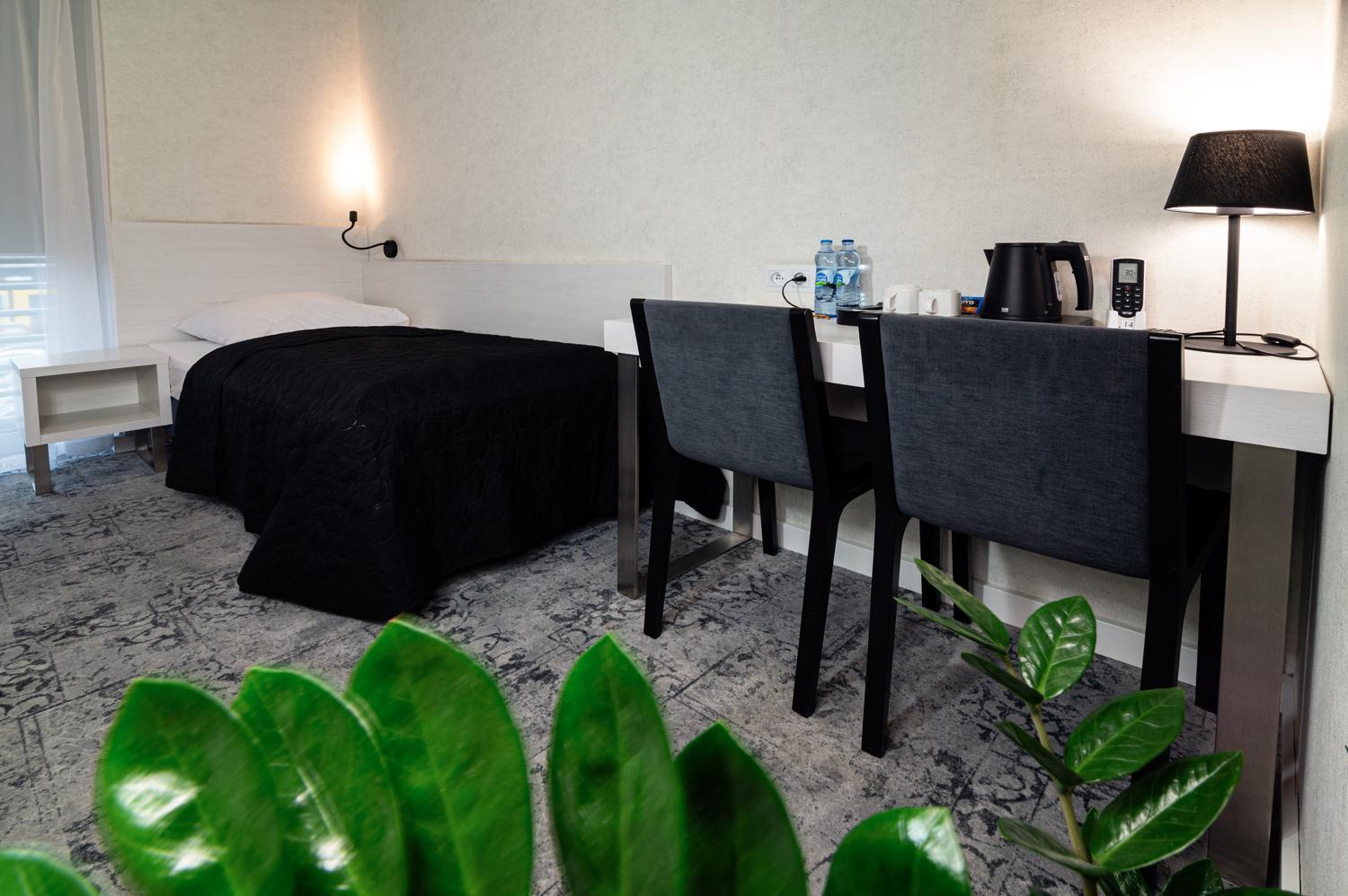 Hotel Absolwent Gostyń Buitenkant foto