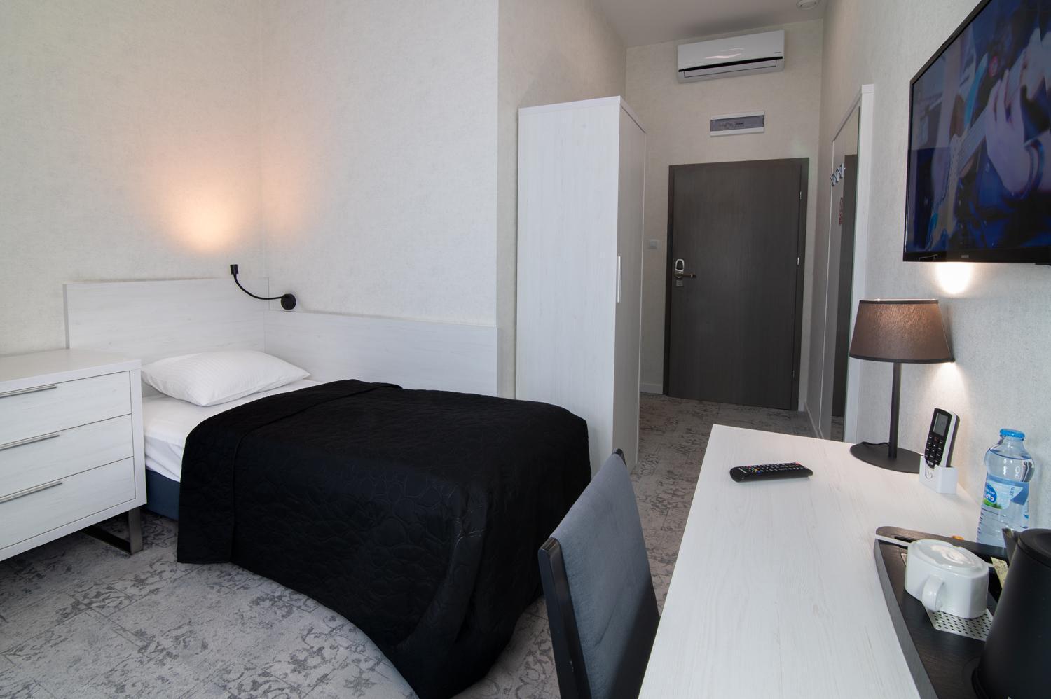 Hotel Absolwent Gostyń Buitenkant foto